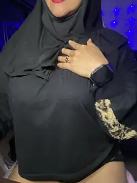 Snapshot of Jameela chatting on 09/18/25, 08:55 Jameela online show from 09/18/25, 08:55