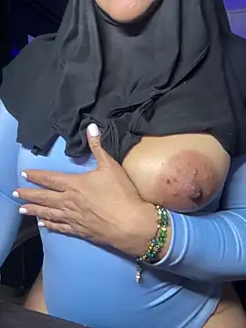 Snapshot of Jameela chatting on 10/20/25, 11:16 Jameela online show from 10/20/25, 11:16