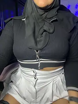 Snapshot of Jameela chatting on 10/26/25, 10:15 Jameela online show from 10/26/25, 10:15