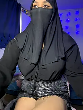 Snapshot of Jameela chatting on 11/23/25, 07:13 Jameela online show from 11/23/25, 07:13