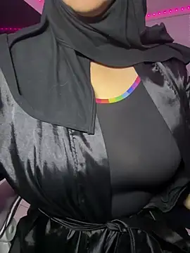 Snapshot of Jameela chatting on 07/15/26, 12:27 Jameela online show from 07/15/26, 12:27