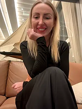 Snapshot of Allys chatting on 11/09/25, 02:04 Allys online show from 11/09/25, 02:04