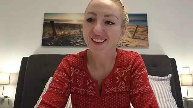 Snapshot of Allys chatting on 11/28/25, 08:06 Allys online show from 11/28/25, 08:06