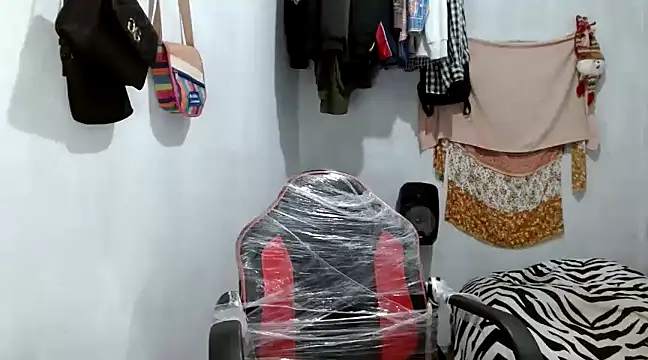 angelamarie1 online show from 02/13/25, 02:23