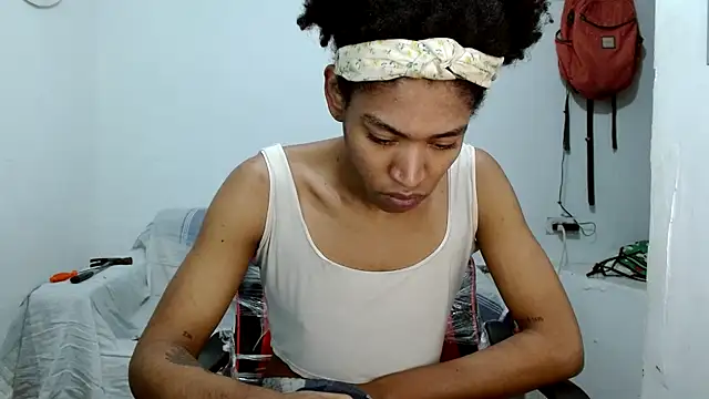 angelamarie1 online show from 10/04/25, 12:47