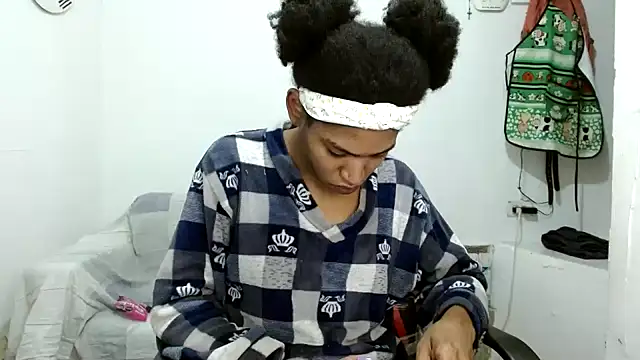 angelamarie1 online show from 11/05/25, 11:21