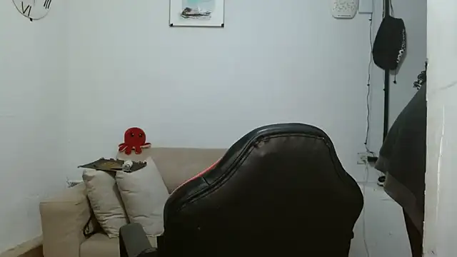 angelamarie1 online show from 07/04/26, 10:38