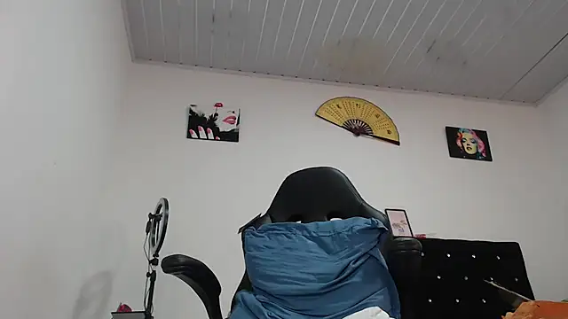 Snapshot of pamelabigcock69 chatting on 04/21/26, 02:01 pamelabigcock69 online show from 04/21/26, 02:01