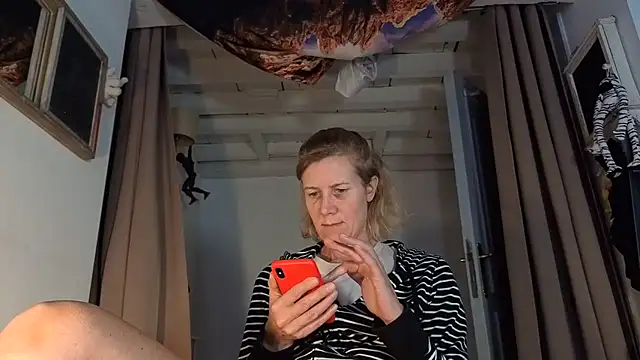 Snapshot of Lola_Belgium chatting on 06/30/26, 10:27 Lola Belgium online show from 06/30/26, 10:27