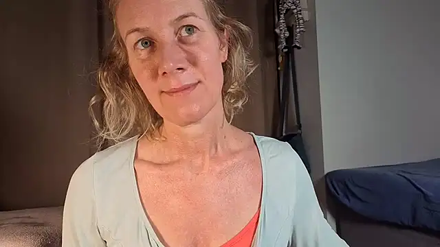 Snapshot of Lola_Belgium chatting on 07/14/26, 04:17 Lola Belgium online show from 07/14/26, 04:17