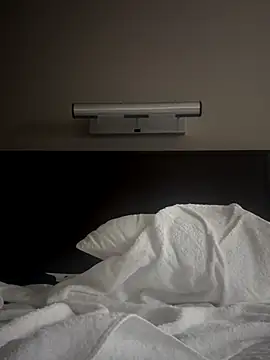 Snapshot of versetopcouple chatting on 12/17/25, 12:27 versetopcouple online show from 12/17/25, 12:27