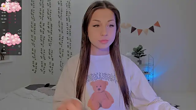 Snapshot of Mary_tiim chatting on 12/13/24, 05:43 Mary tiim online show from 12/13/24, 05:43