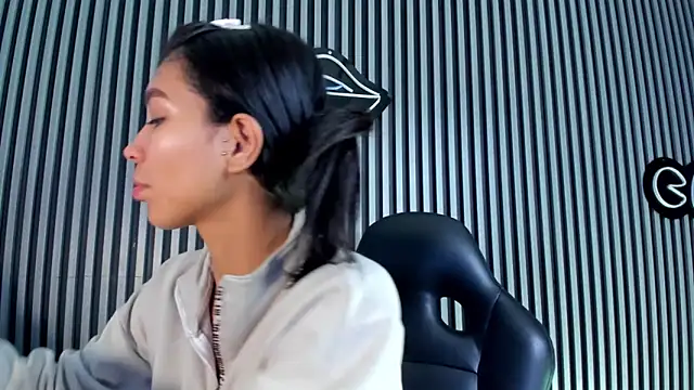 LauraAristizabal online show from 02/20/25, 12:47