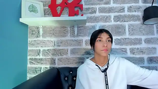 LauraAristizabal online show from 03/03/25, 06:55