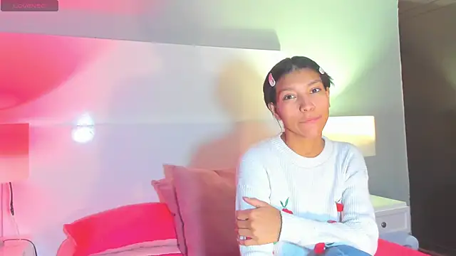 LauraAristizabal online show from 10/16/25, 12:50