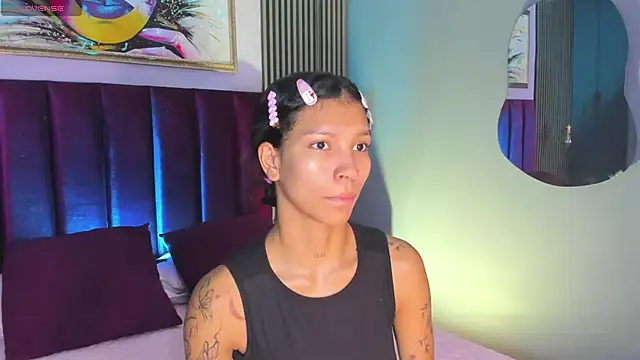 LauraAristizabal online show from 10/26/25, 12:33