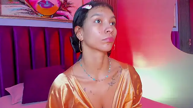 LauraAristizabal online show from 12/03/25, 12:47