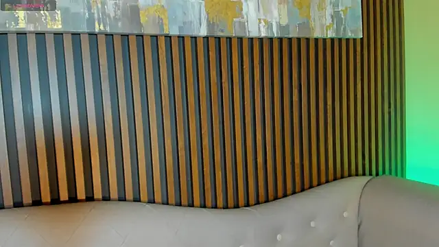 LauraAristizabal online show from 12/21/25, 12:56