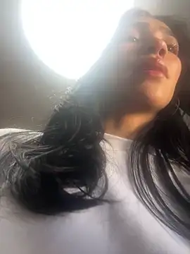 LauraAristizabal online show from 06/04/26, 12:00