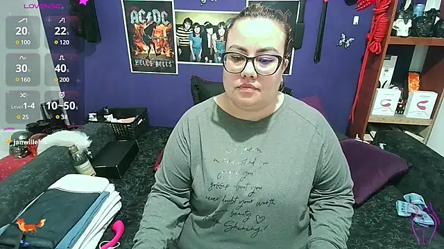 Snapshot of foxbell_lt chatting on 01/11/25, 12:01 foxbell lt online show from 01/11/25, 12:01