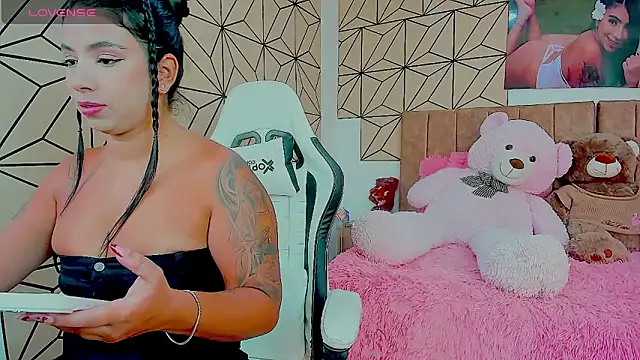 vane lopez  online show from 04/14/26, 07:09