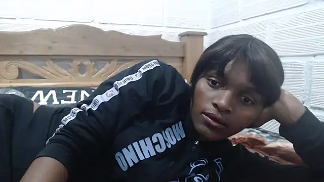 sexyjustin202 online show from 09/20/25, 12:00