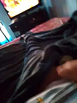 Snapshot of Mamilinda18 chatting on 11/25/25, 11:05 Mamilinda18 online show from 11/25/25, 11:05