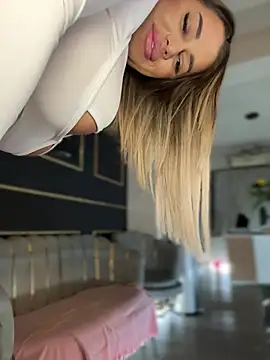 Snapshot of KirstieVegas chatting on 01/12/25, 07:31 KirstieVegas online show from 01/12/25, 07:31