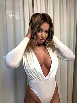 Snapshot of KirstieVegas chatting on 09/19/25, 04:51 KirstieVegas online show from 09/19/25, 04:51