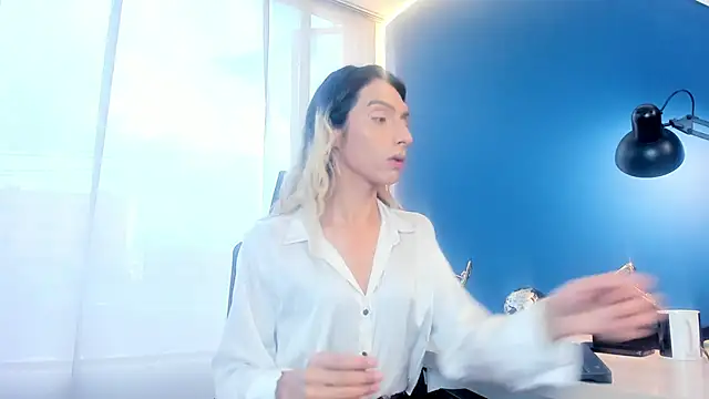 Snapshot of Victoria_Badgal_ chatting on 11/17/25, 08:25 Victoria Badgal online show from 11/17/25, 08:25