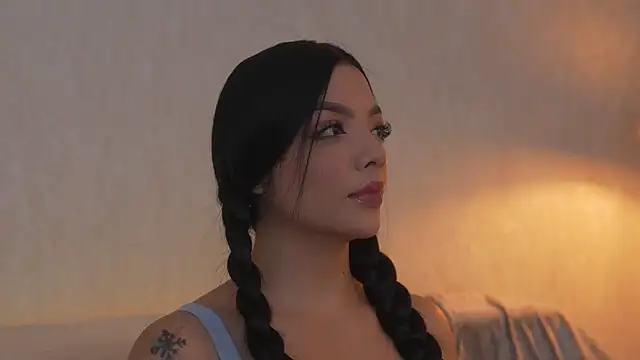 sarah hiill online show from 03/28/26, 01:11