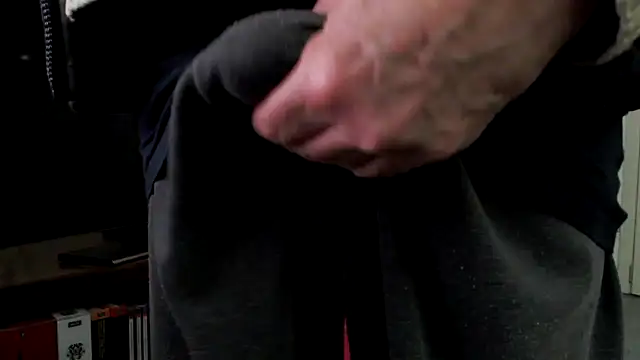 Snapshot of Unicum900 chatting on 02/12/26, 04:57 Unicum900 online show from 02/12/26, 04:57