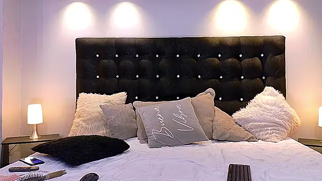 MiahWindsor online show from 12/04/24, 09:57