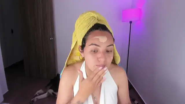 Miss Nicole online show from 12/14/25, 02:06