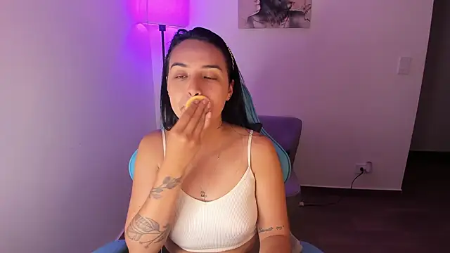 Miss Nicole online show from 04/04/26, 01:37