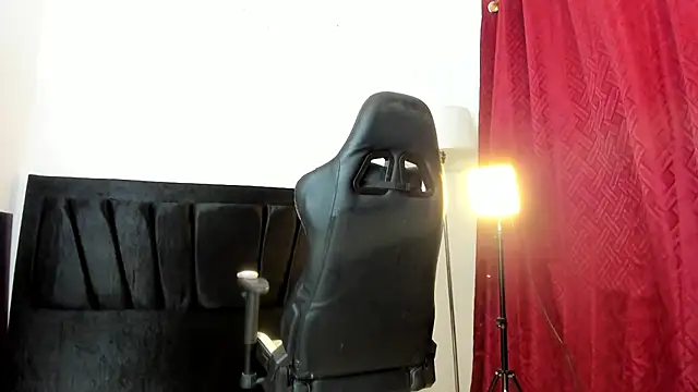 Snapshot of Evan_stoner chatting on 10/18/25, 03:53 Evan stoner online show from 10/18/25, 03:53