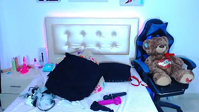 Snapshot of Jenng18 chatting on 12/25/24, 10:48 Jenng18 online show from 12/25/24, 10:48