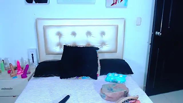 Snapshot of Jenng18 chatting on 01/01/25, 03:34 Jenng18 online show from 01/01/25, 03:34