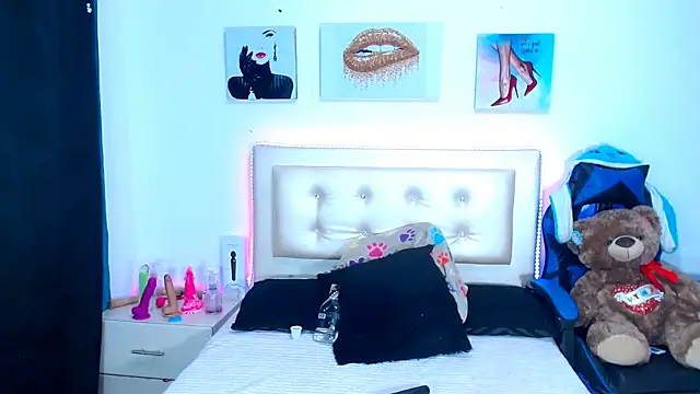 Snapshot of Jenng18 chatting on 01/01/25, 06:37 Jenng18 online show from 01/01/25, 06:37