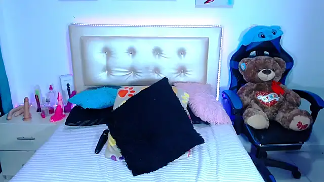 Snapshot of Jenng18 chatting on 01/19/25, 09:55 Jenng18 online show from 01/19/25, 09:55