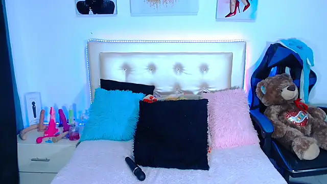 Snapshot of Jenng18 chatting on 02/02/25, 01:02 Jenng18 online show from 02/02/25, 01:02