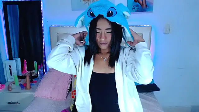 Snapshot of Jenng18 chatting on 02/17/25, 09:24 Jenng18 online show from 02/17/25, 09:24