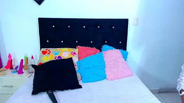 Snapshot of Jenng18 chatting on 11/30/25, 05:00 Jenng18 online show from 11/30/25, 05:00