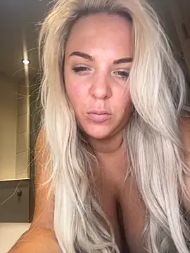 Bustyblondebabe32 online show from 10/04/25, 09:29