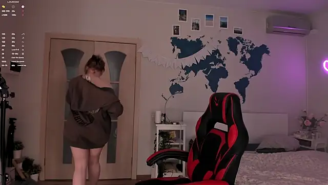 LisaLaas online show from 12/22/24, 06:26