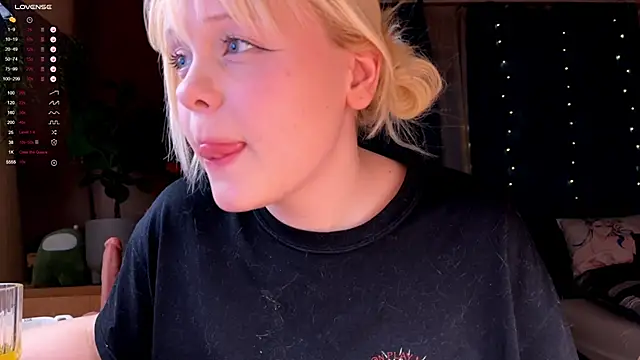 LisaLaas online show from 12/14/25, 02:55