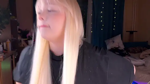 LisaLaas online show from 05/15/26, 08:38