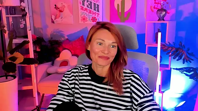 Snapshot of MistyBarnes chatting on 10/12/25, 02:16 MistyBarnes online show from 10/12/25, 02:16