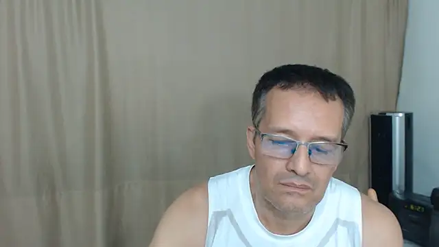 Snapshot of Daddyhot_Alejo chatting on 06/20/26, 11:29 Daddyhot Alejo online show from 06/20/26, 11:29