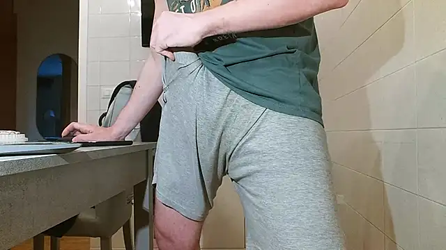 Snapshot of asa92921 chatting on 03/01/25, 03:05 asa92921 online show from 03/01/25, 03:05